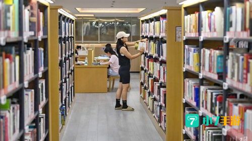图书馆里的画像